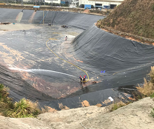 明山废水池清理